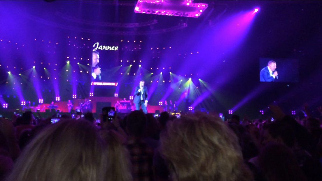 Zo'n 30.000 mensen zijn aanwezig bij het jubileumconcert van Jannes (Rechten: Josien Feitsma/RTV Drenthe)