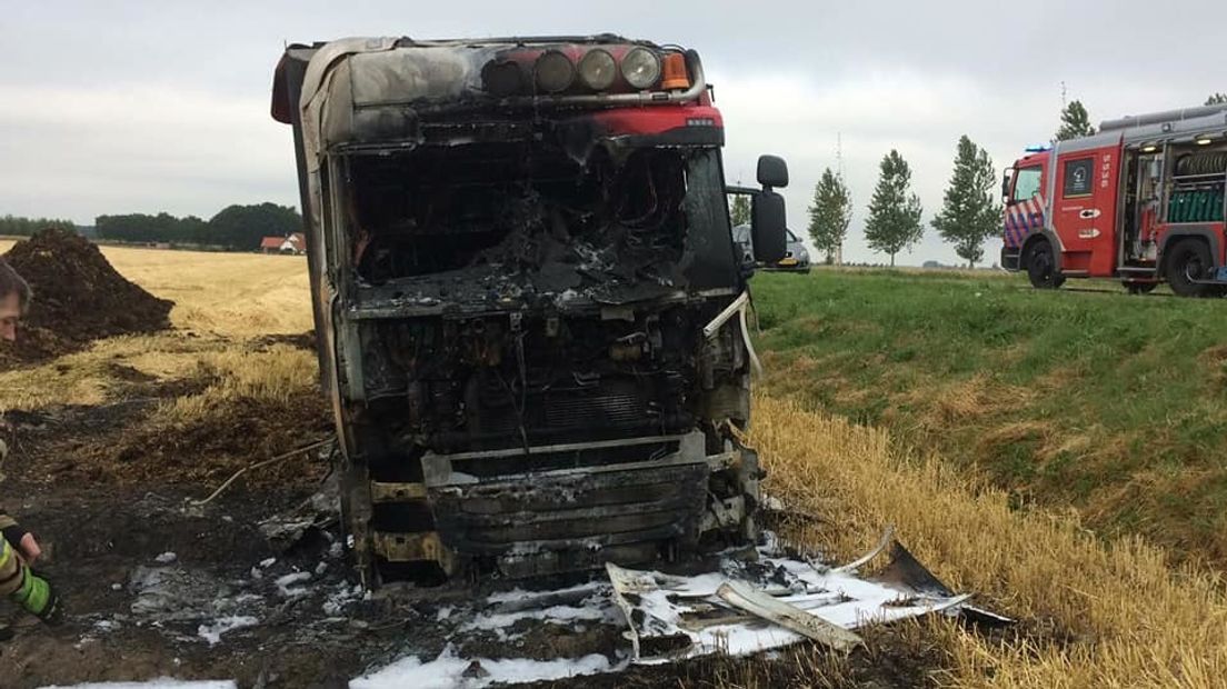 Vrachtwagen uitgebrand bij Aardenburg.