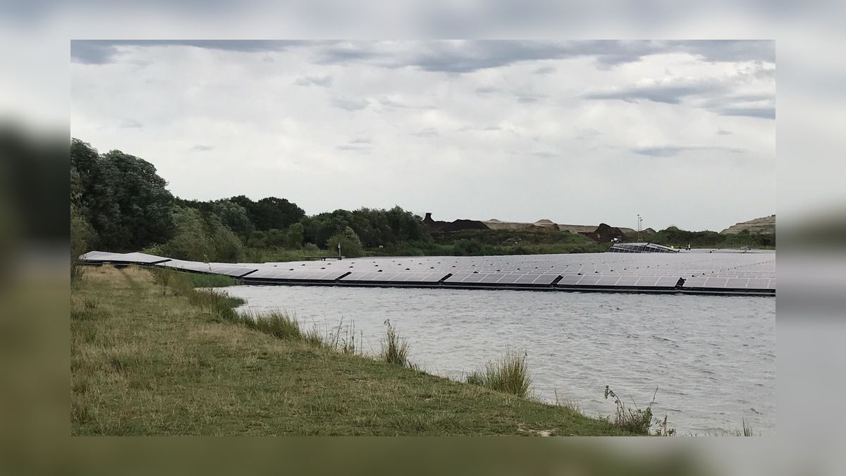 Veel schade aan losgeraakt drijvend zonnepark bij Nij Beets
