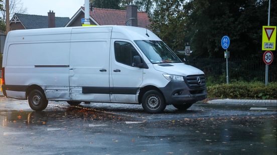 Fietsster aangereden op rotonde