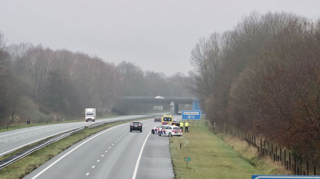 Auto van de weg bij eenzijdig ongeval op A1 bij De Lutte