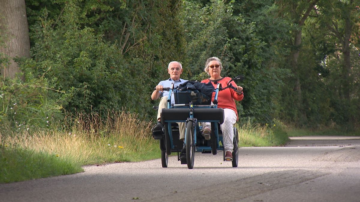 Bart (87) kan niet meer alleen fietsen, maar door fietsmaatje komt hij (bijna) overal