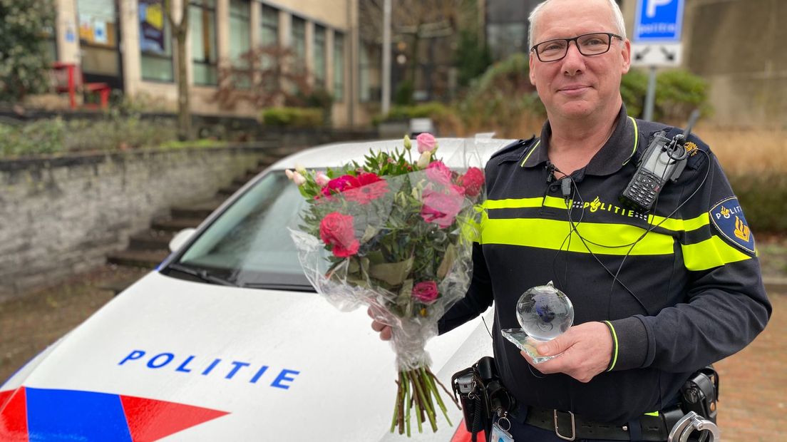 Wijkagent Peter Withag krijgt Blauwe Hart 2020 voor zijn bijzondere werk