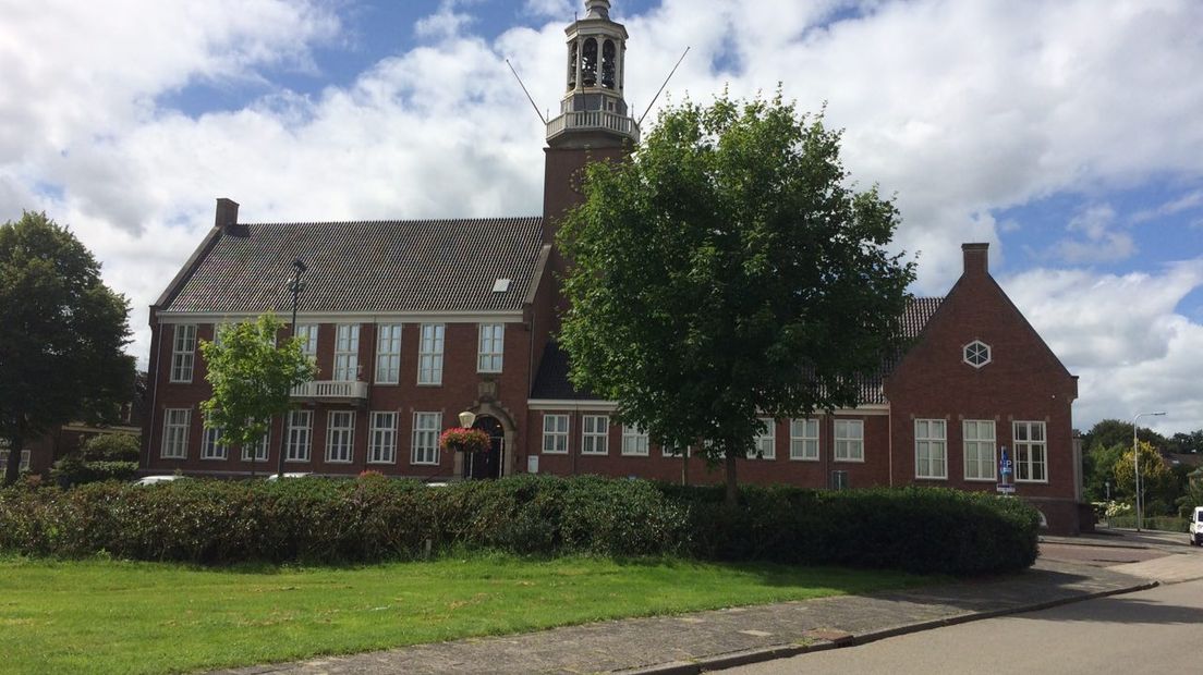 Het gemeentehuis in Hoogeveen (Rechten: archief RTV Drenthe)