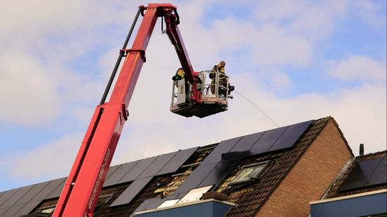 Brand bij werkzaamheden op het dak van een huis