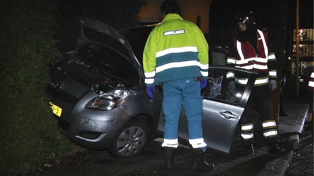 Vrouw belandt in Dedemsvaart met auto in de heg