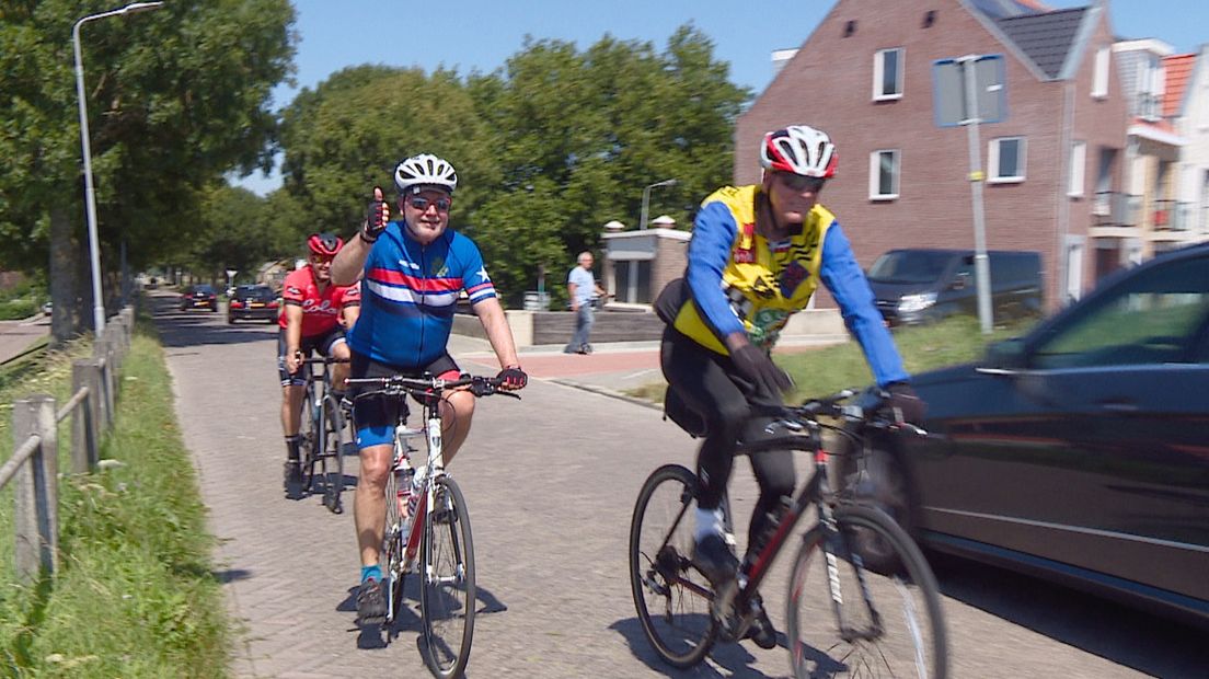 Ambassadeur fietst naar Zeeland; 'Nederland leren kennen kan het beste op de fiets'