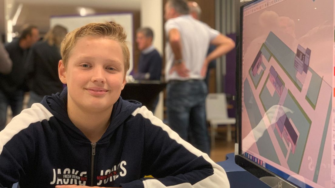 Tiny house ontwerper Timo Folkers (14) op een beurs voor 'kleinwonen' in Nieuwleusen