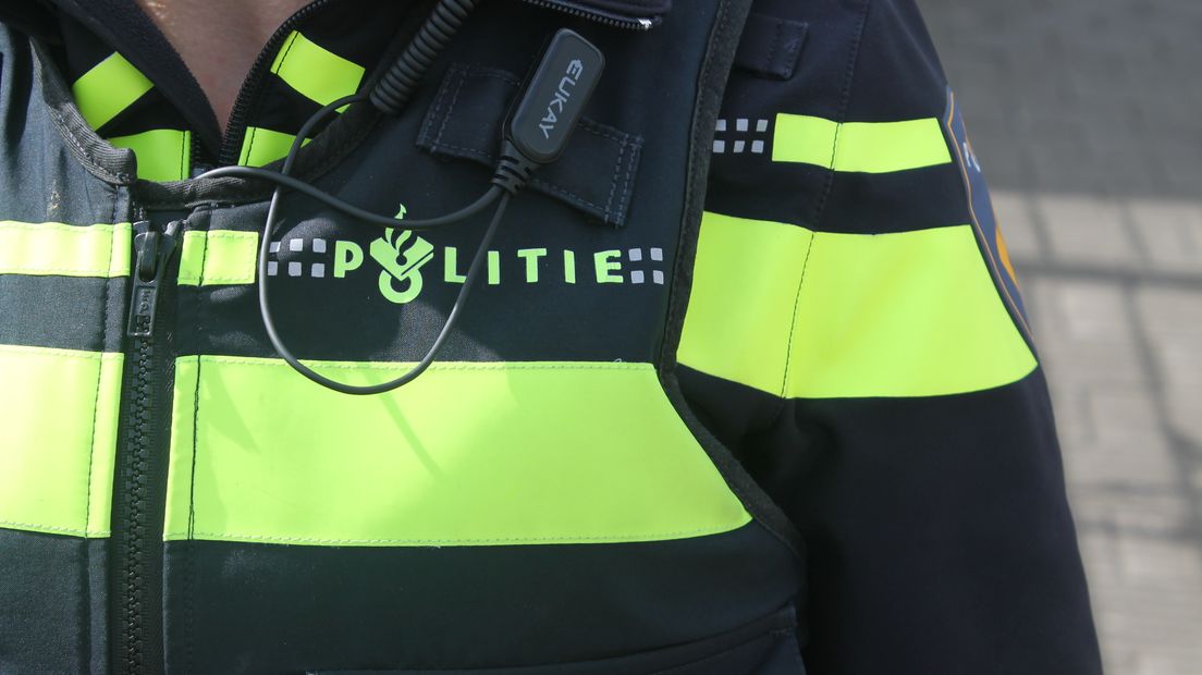 De politie zoekt nog twee daders.