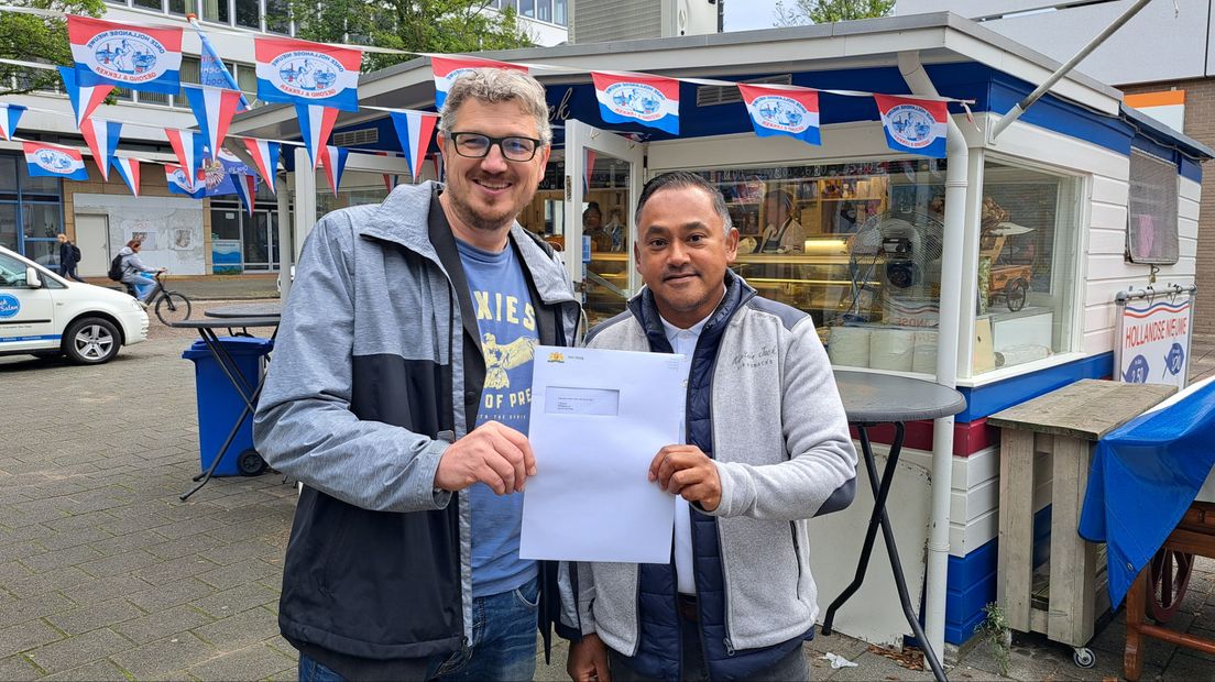 Met de omgevingsvergunning in deze enveloppe kan Jack Biekram zijn zaak aanpassen