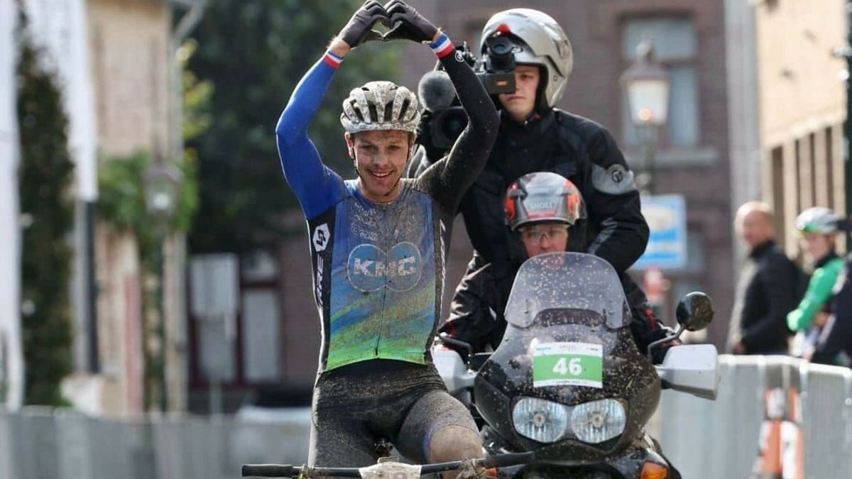 Tim Smeenge maakt indrukwekkende comeback met Nederlandse marathontitel