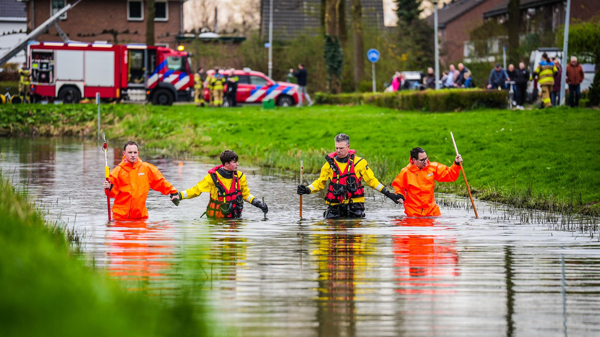 Grote Zoekactie Vanwege Kinderfiets In Sloot - Omroep Gelderland