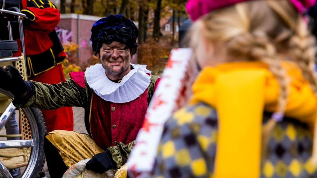 Of Sint en de pieten op alle scholen langskomen is onzeker.