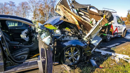 Ravage op N739 bij Haaksbergen na kettingbotsing. Ravage op N739 bij Haaksbergen na kettingbotsing.