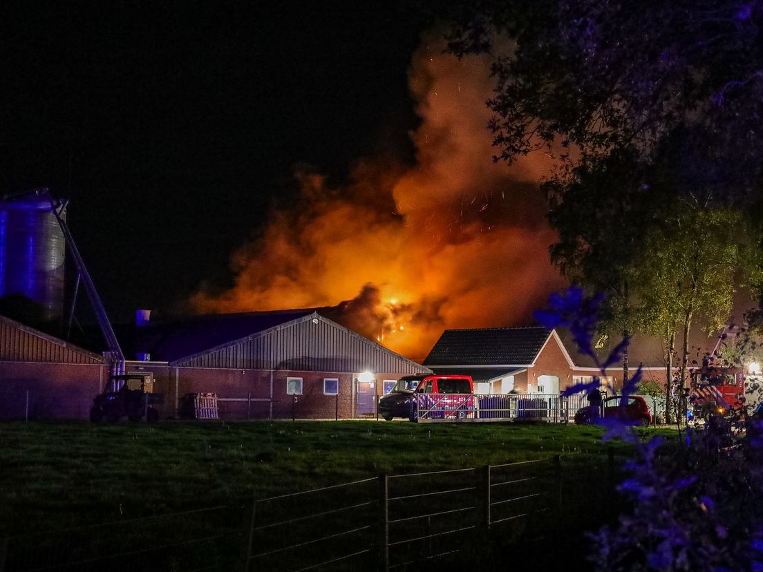 Grote brand in loods bij Een-West