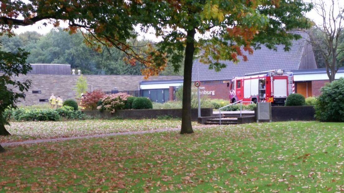 Een crematie in crematorium Slangenburg in Doetinchem werd woensdagmiddag ruw onderbroken toen de ovendeur niet goed sloot en vlammen uit de oven sloegen. Medewerkers van het crematorium brachten iedereen daarna in veiligheid.