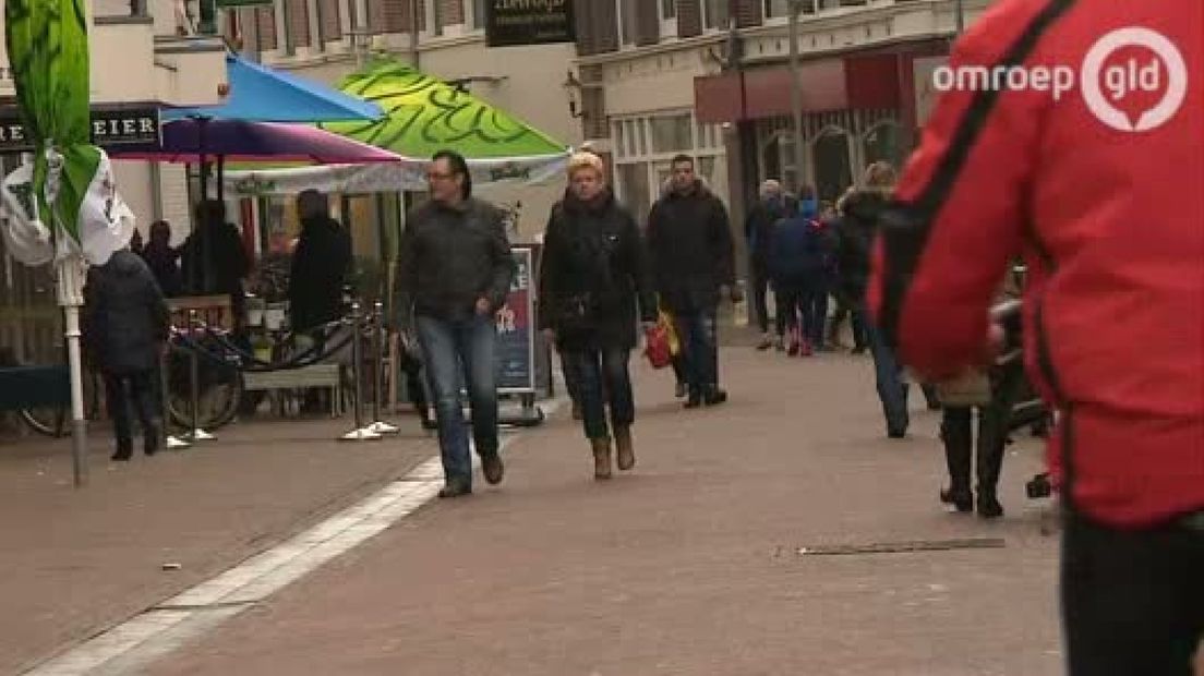Een speciale dag voor winkeliers in Apeldoorn: ze mochten zondag voor het eerst zelf bepalen of ze hun winkel open deden.