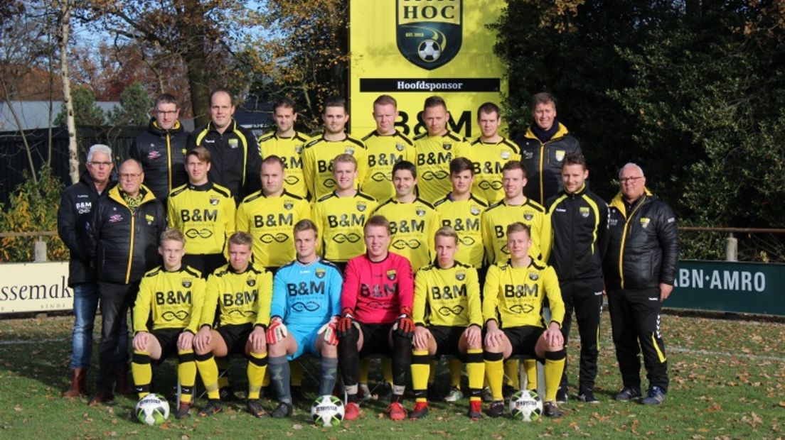 Het eerste team van HOC kan voor het eerst in het bestaan van de club promoveren naar de derde klasse (Rechten: v.v. HOC)