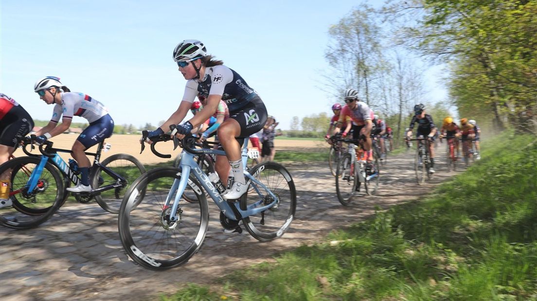 Ilse Pluimers eerder dit jaar tijdens Parijs - Roubaix