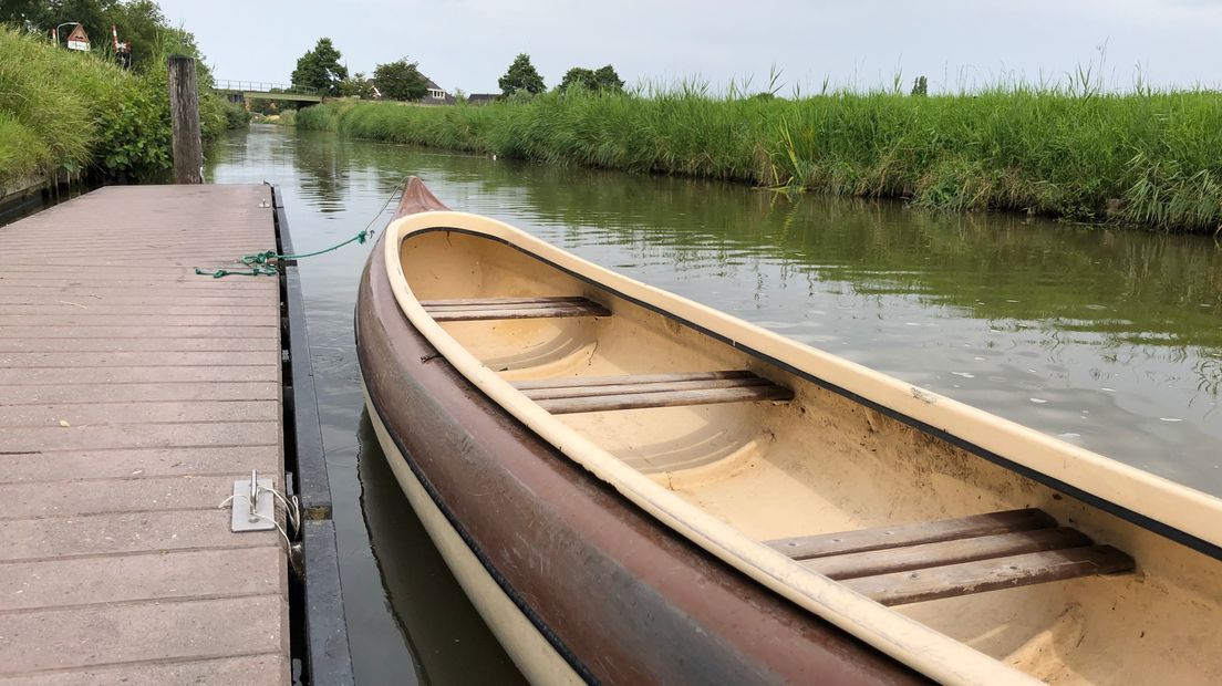 Een kano op de Warffumermaar