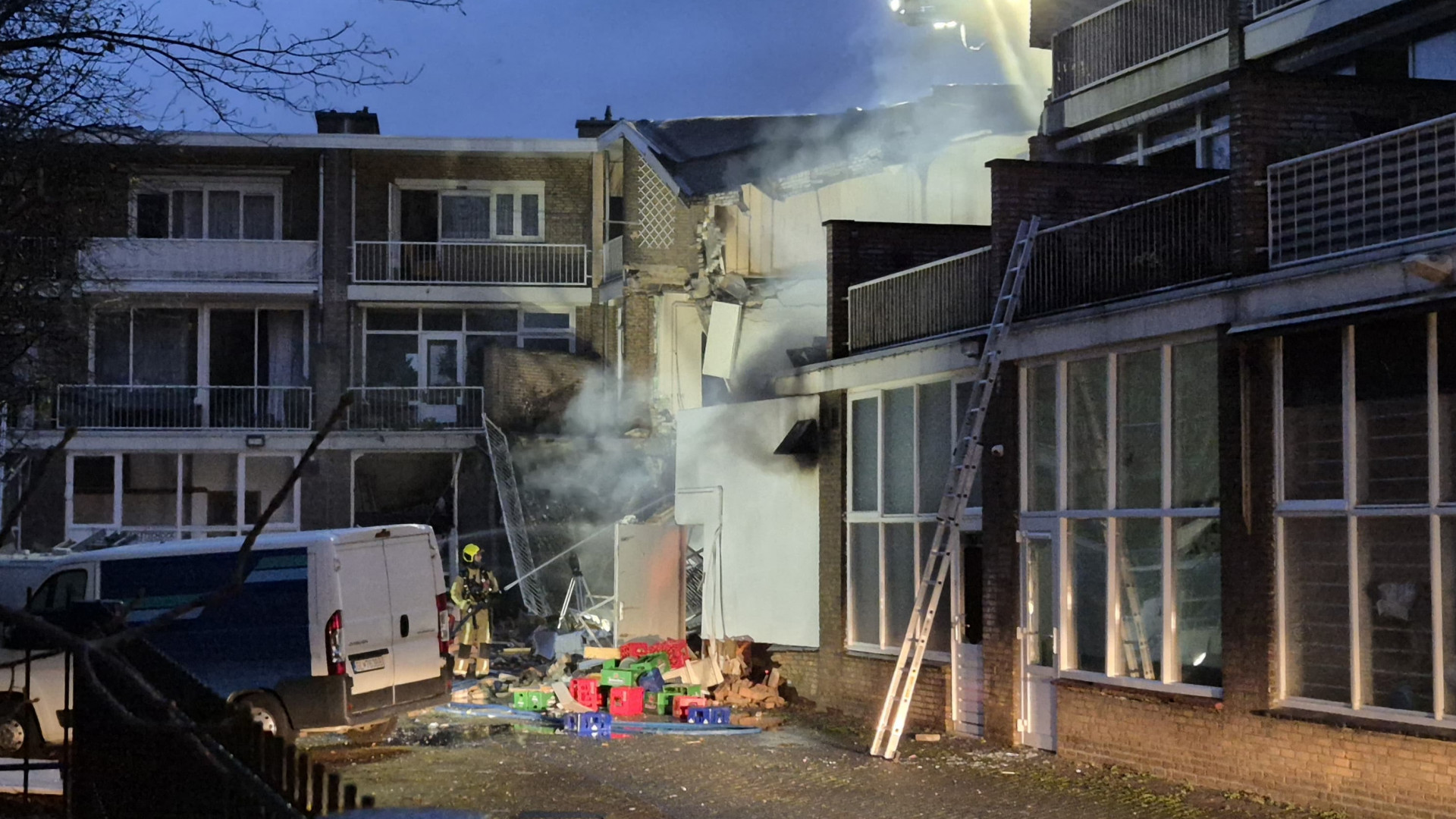 Bekijk Hier Eerste Beelden Van Ravage Na Explosie Portiekflat Den Haag ...