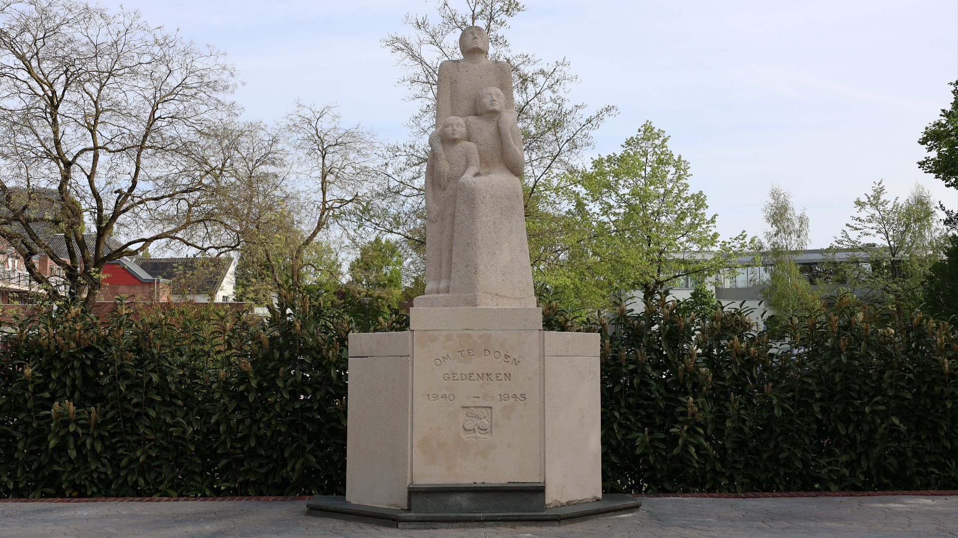 Oorlogsmonument aan de Whemerstraat.