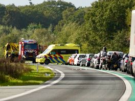 Weg tussen Hoogersmilde en Appelscha weer open nadat auto over de kop vliegt
