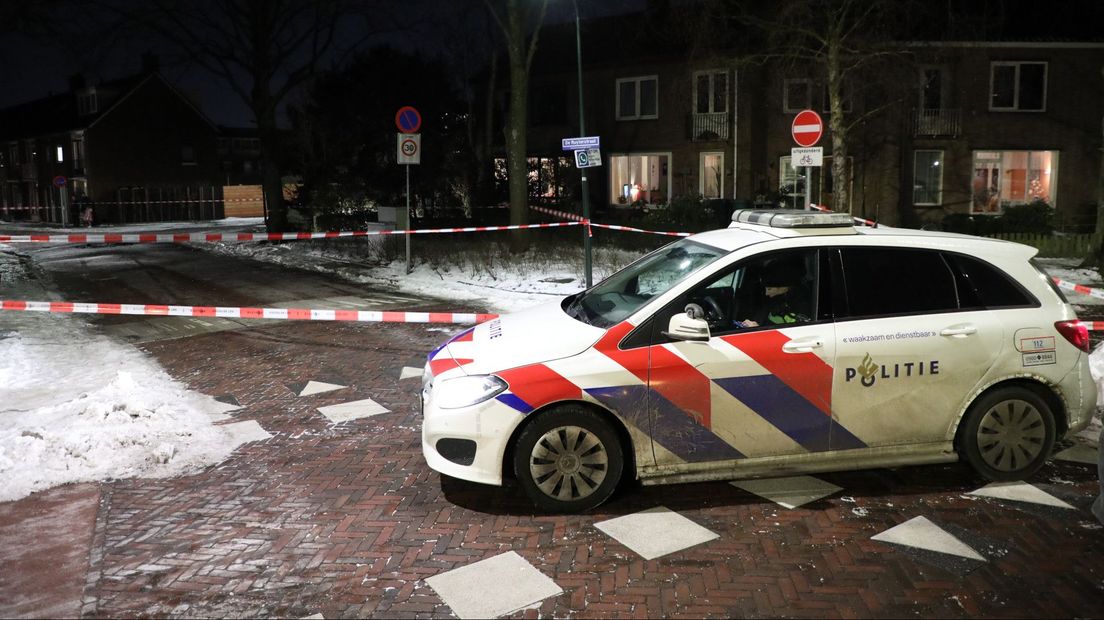 De politie heeft de straat afgezet