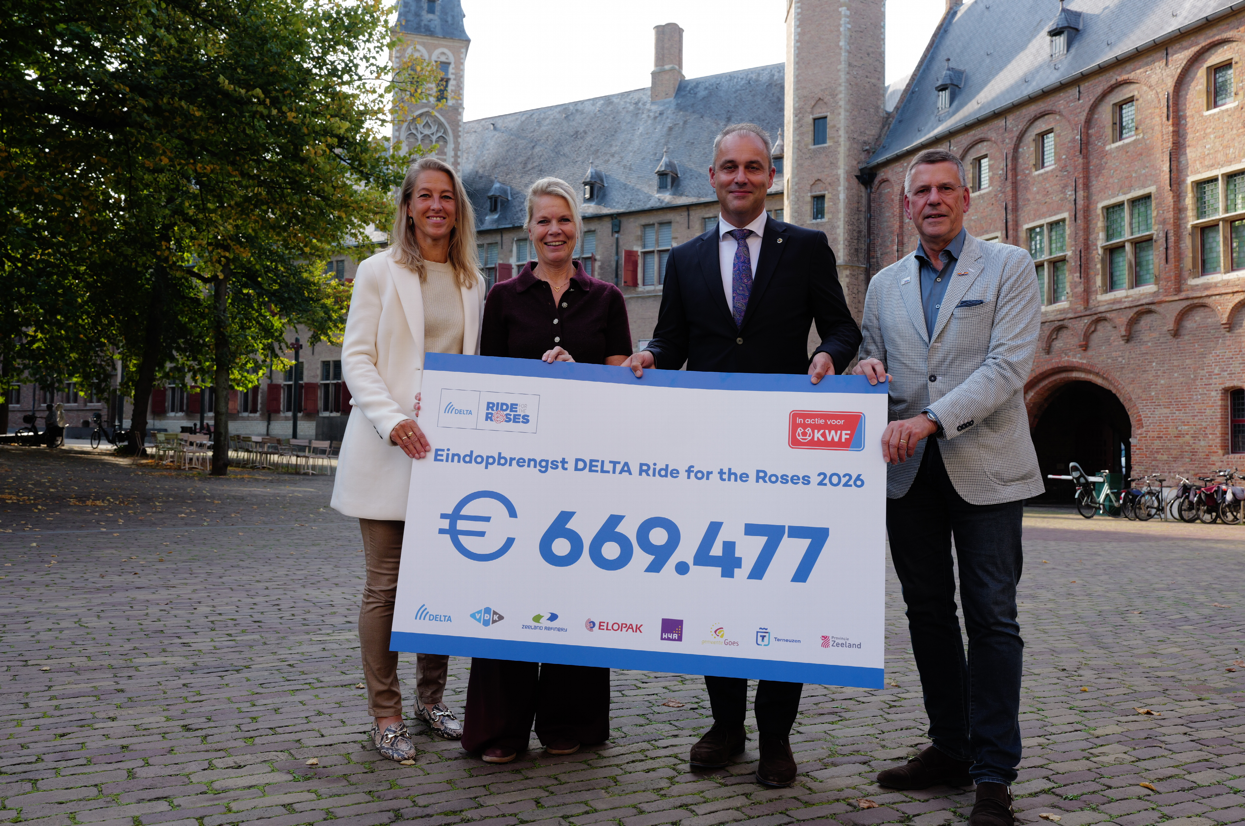 Ride for the Roses breekt records: nog hoger bedrag en nog meer fietsers