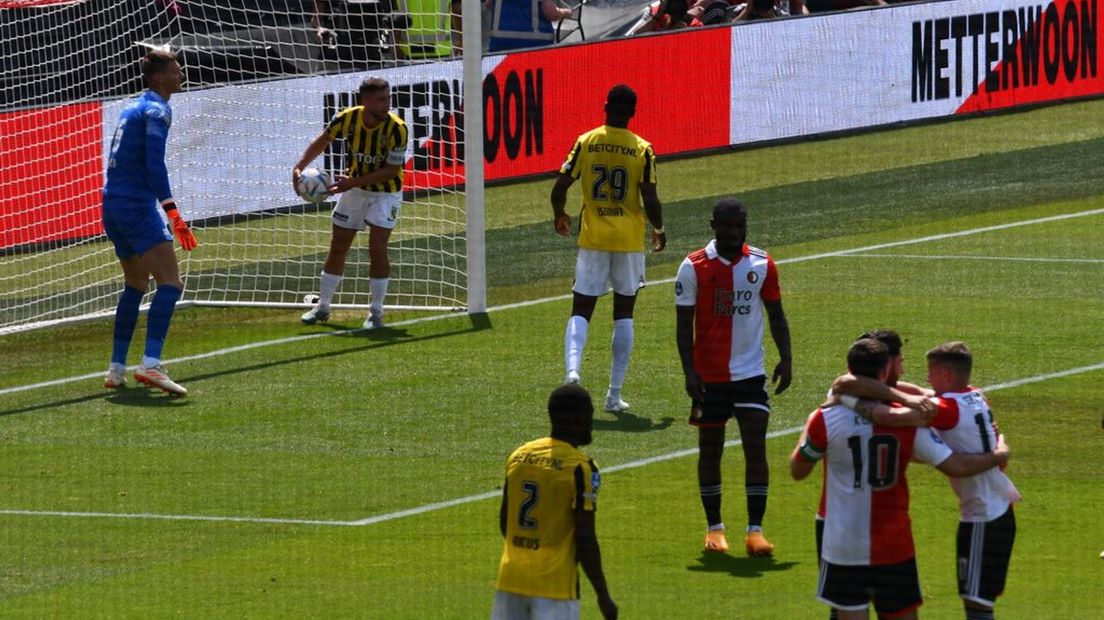 De 1-0 van Feyenoord werd afgekeurd.