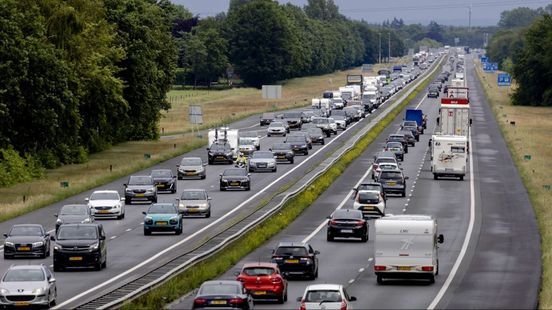 Uur vertraging op A1 door meerdere ongelukken. Uur vertraging op A1 door meerdere ongelukken.