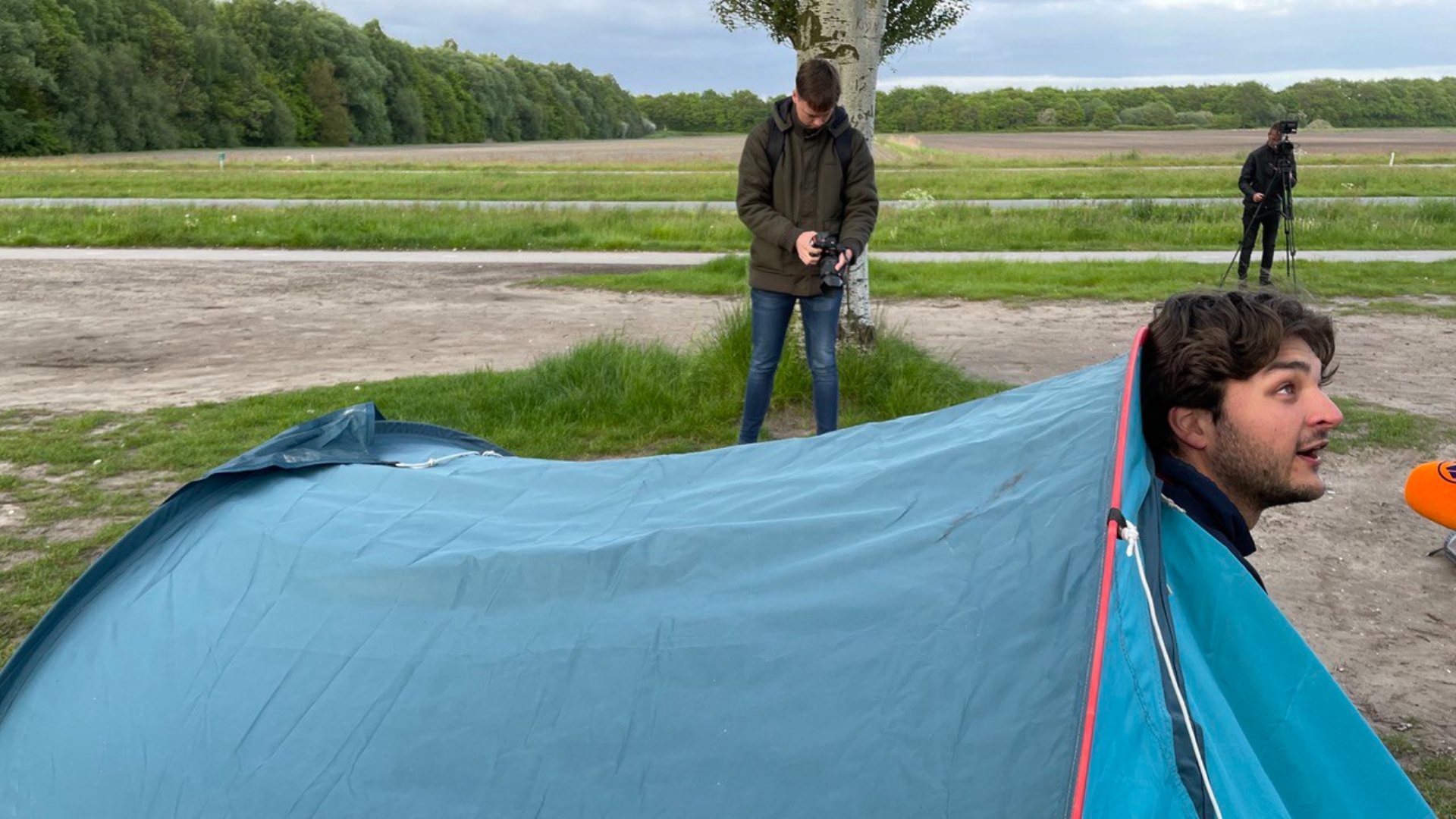 Bart Bolhuis zit in zijn tent