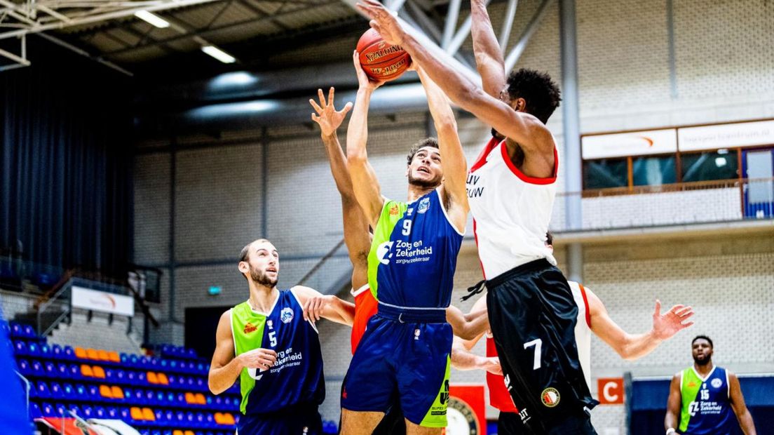 De basketballers van ZZ Leiden I