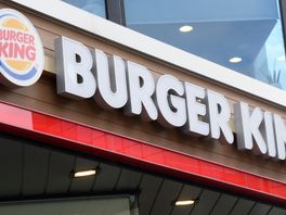 Zwangere, dronken vrouw zet Burger King op stelten en valt personeel lastig