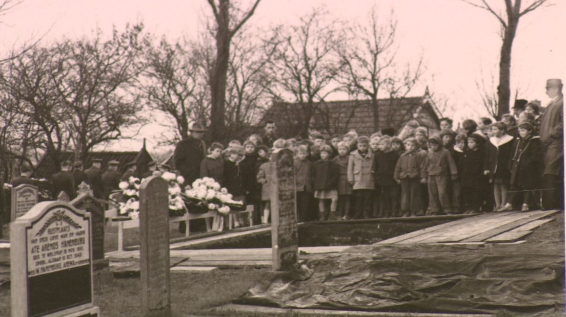 Een foto op het kerkhof