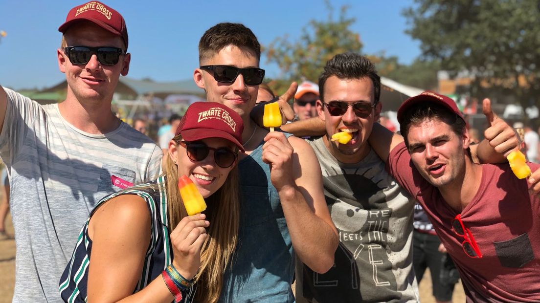 Het is een prachtige dag voor de Zwarte Cross, maar ook wel een tikkie stoffig. In dit liveblog vind je de mooiste momenten van het festival.