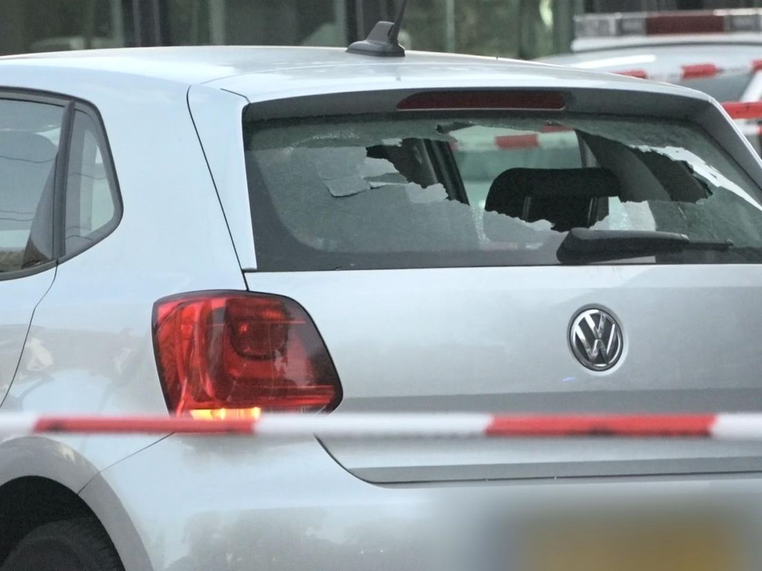 De beschoten auto aan de Willem Ruyslaan