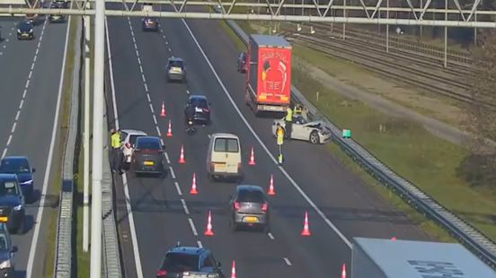 Veel vertraging op A12 door ongeval, weg is weer vrij. Veel vertraging op A12 door ongeval, weg is weer vrij.