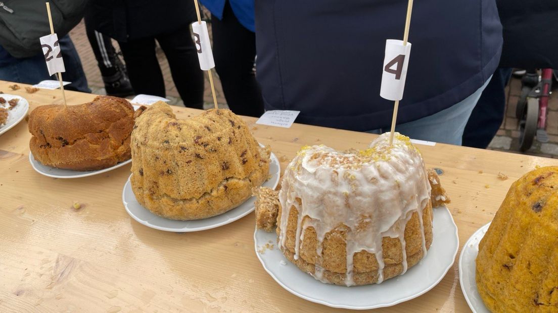 26 Pofferts Op Een Rij Voor Groninger Poffertdag Er Waren Een Paar 26-pofferts-op-een-rij-voor-groninger-poffertdag-er-waren-een-paar