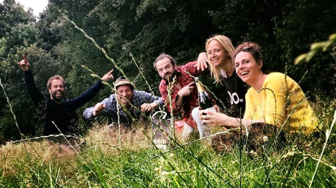 De initiatiefnemers achter de camping (Rechten: Facebook / Esther Reijn)