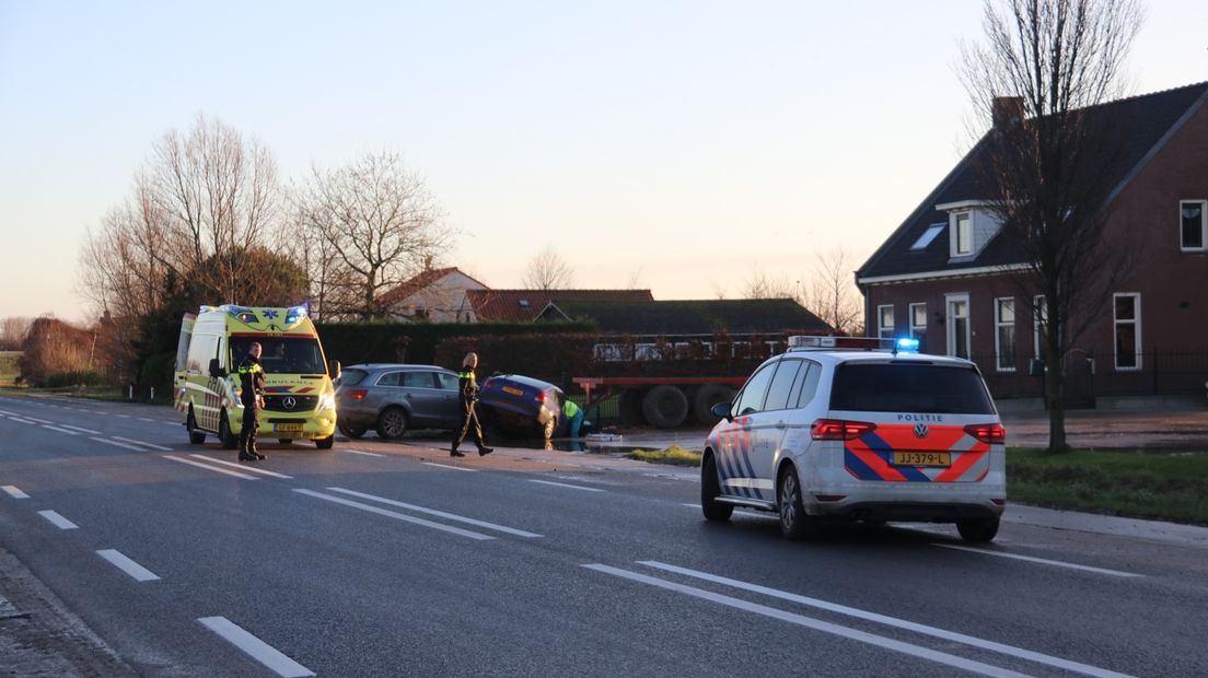 Het ongeluk gebeurde vanochtend op de Postweg bij Lewedorp.