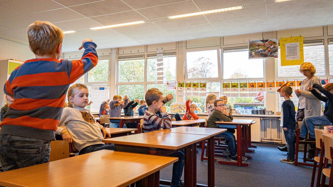 Kinderen van basisschool De  Wel moesten, ondanks de lerarenstaking, gewoon naar school (Rechten: RTV Drenthe / Edwin van Stenis)