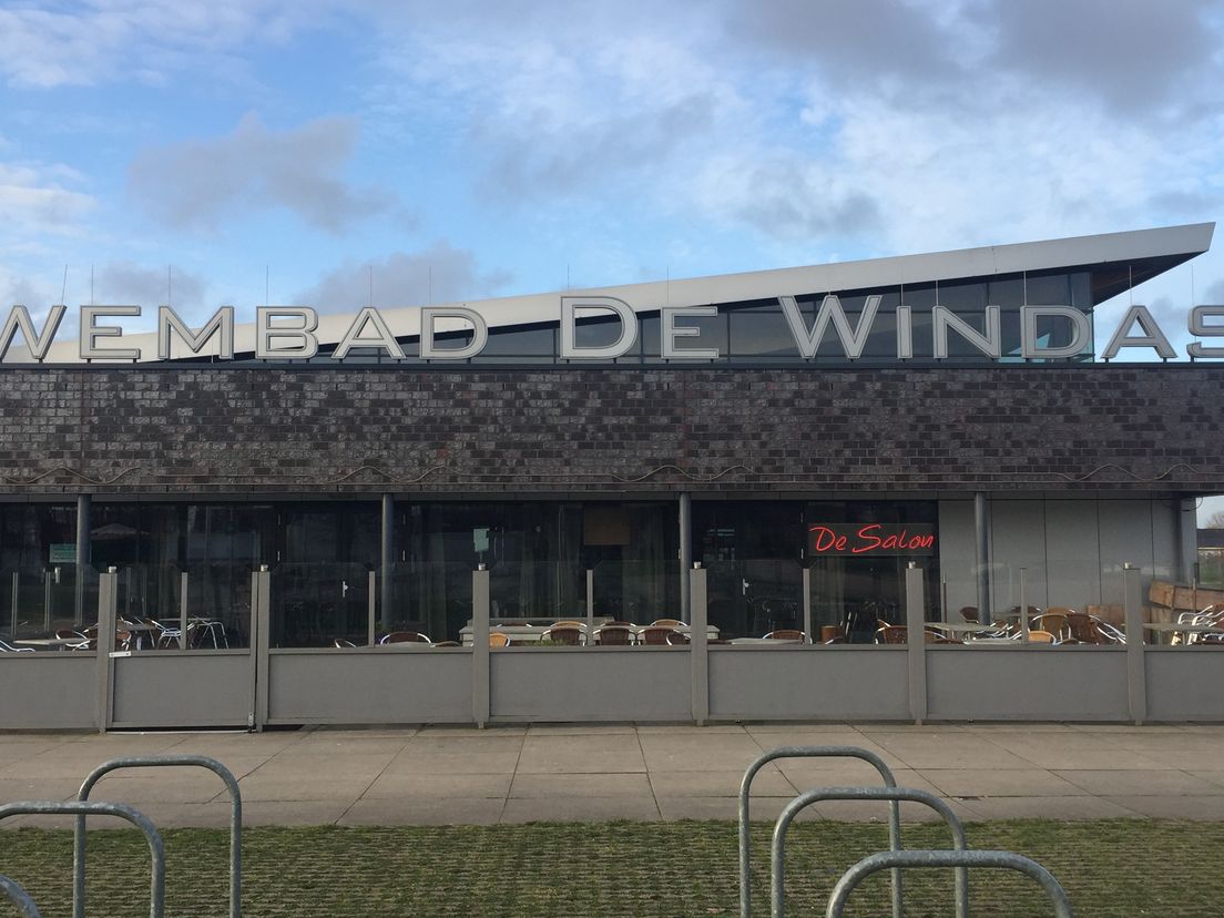 Tegels Opgeruimd Zwembad Bergschenhoek Weer Open Rijnmond Tegels Opgeruimd Zwembad Bergschenhoek Weer Open Rijnmond