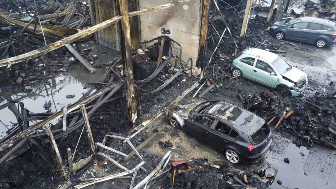 Textielbedrijf gaat in vlammen op in Zaltbommel
