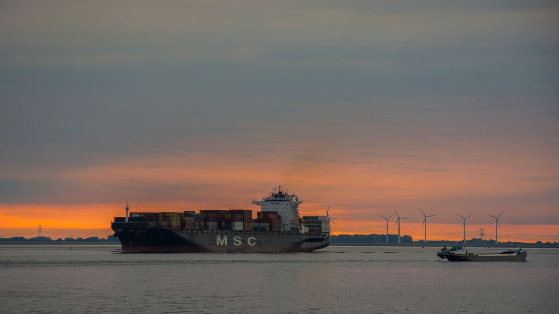 Een schip op de Westerschelde