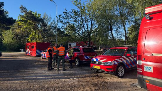 Brand in 't Harde nog steeds niet meester: bluswerkzaamheden duren voort