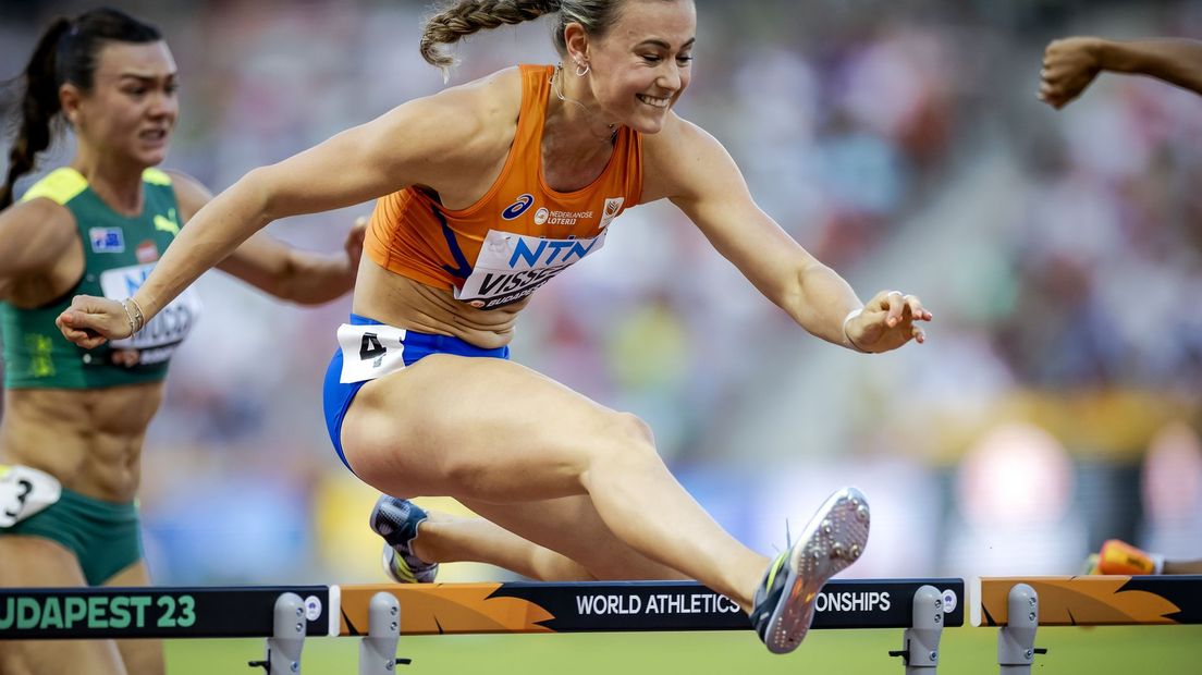 Nadine Visser in actie in haar serie.
