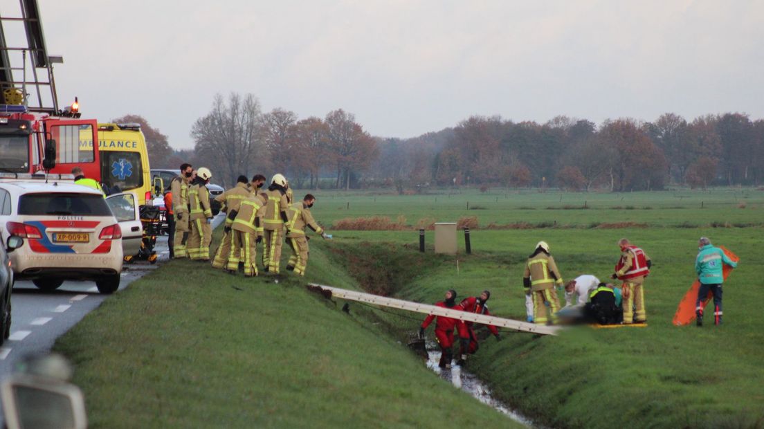 De bestuurder is naar het ziekenhuis gebracht