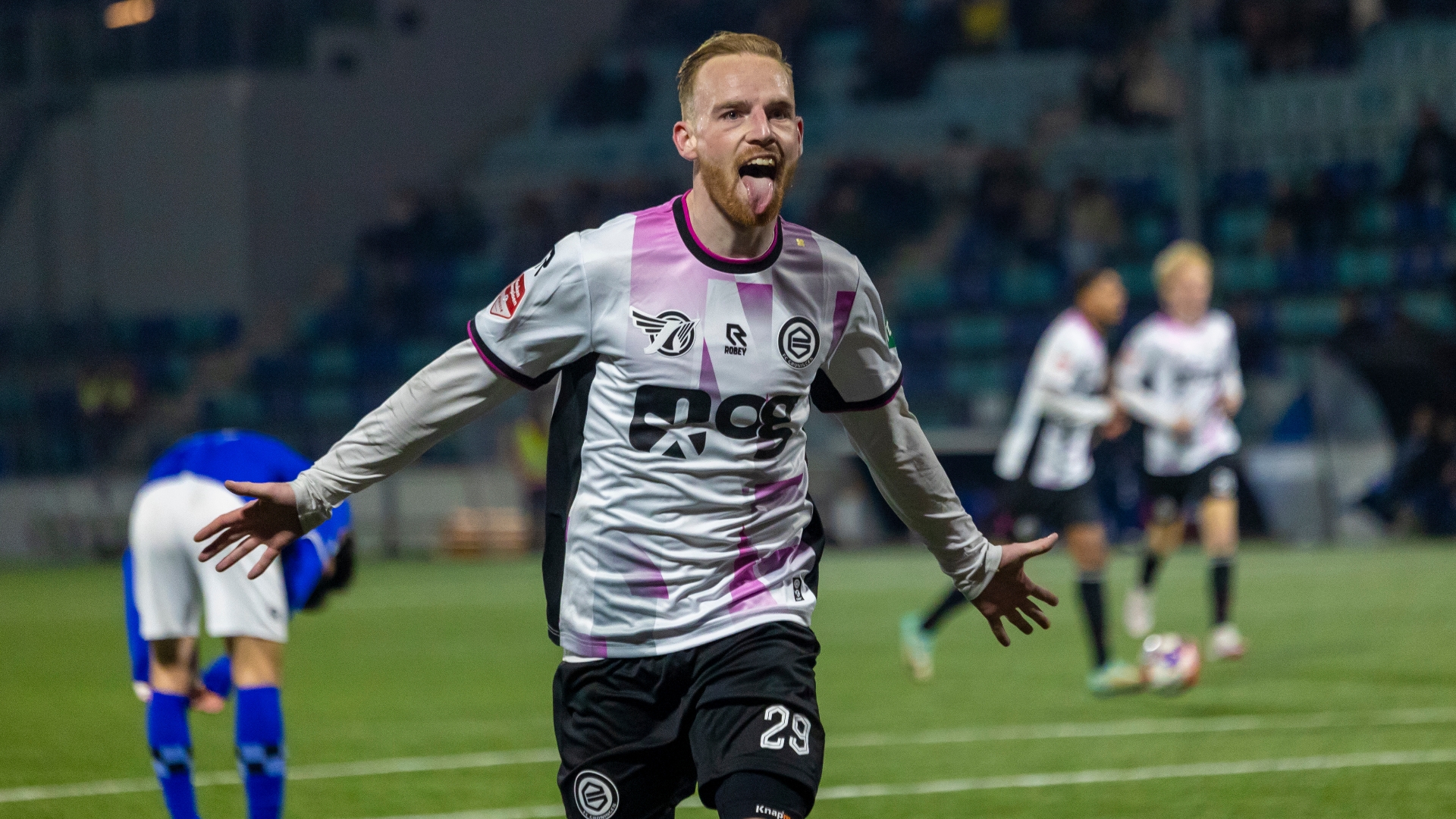 Lees terug:  FC Groningen buigt achterstand om en wint