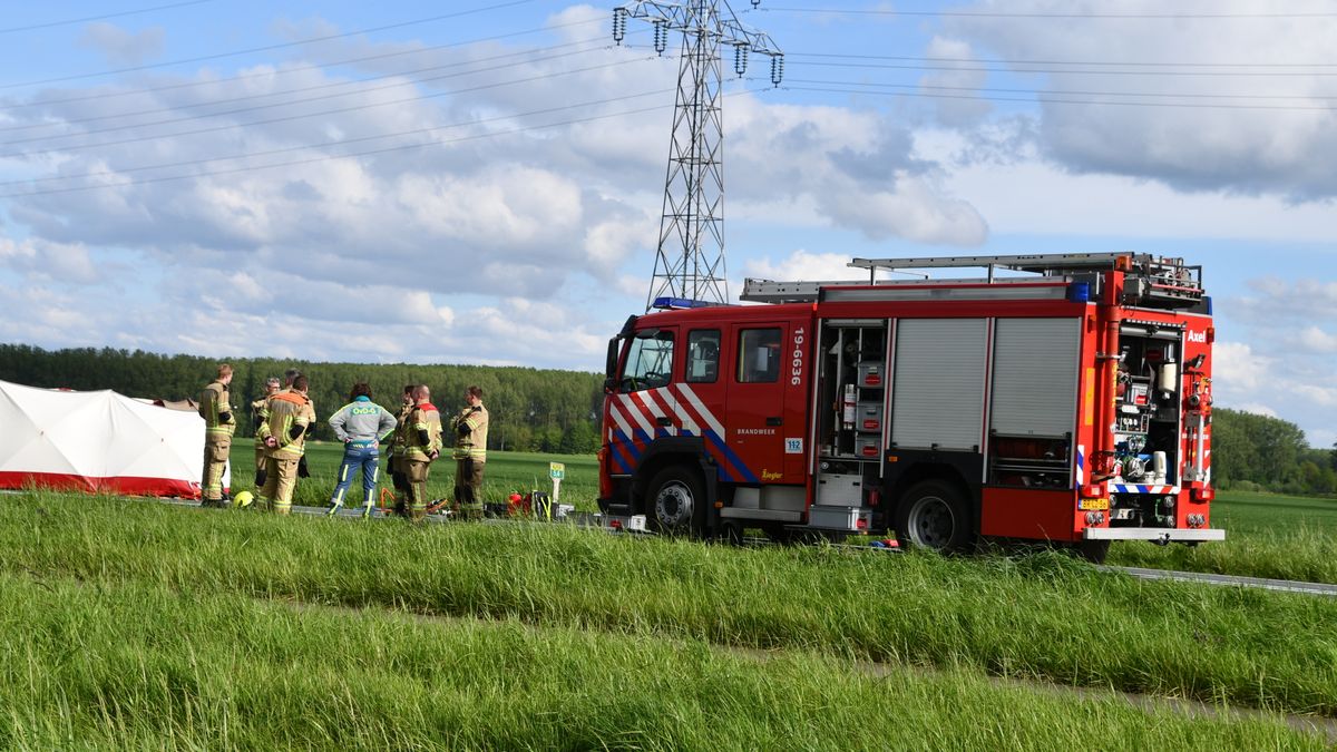 Dodelijk ongeval Axel door botsing vrachtwagen met auto, N258 nog uren dicht